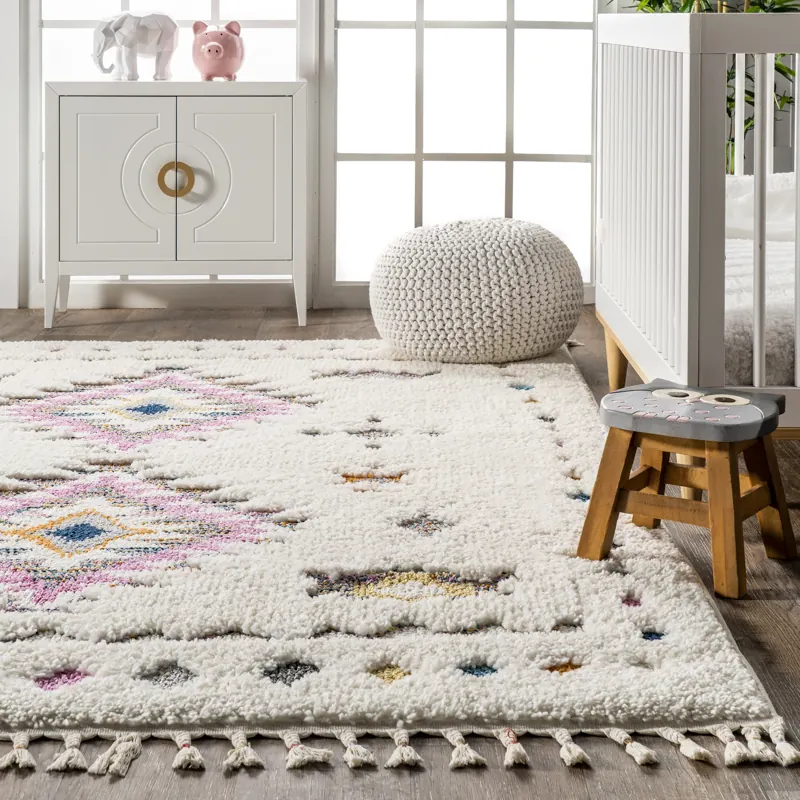 Soft blush pink shaggy rug showing a close-up of the non-slip felt backing.